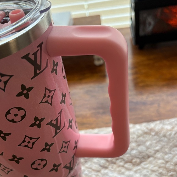 Louis Vuitton Pink & Charcoal Gray Monogram 32Oz Tumbler - Picture 3 of 6